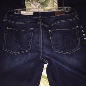 Jeans 10 short midrise straight from Maurice’s NWT
